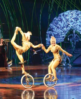 Amaluna unicyclists