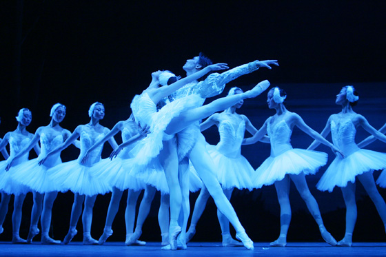 The National Ballet of China in Swan Lake