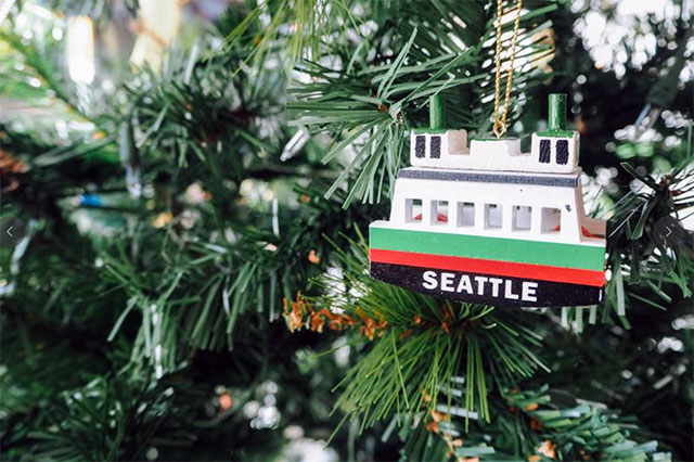 Seattle holiday decorations; photo by @_reina86