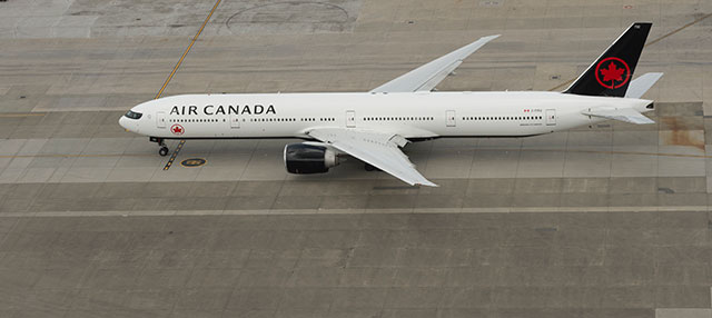 Air Canada Boeing 700-300ER